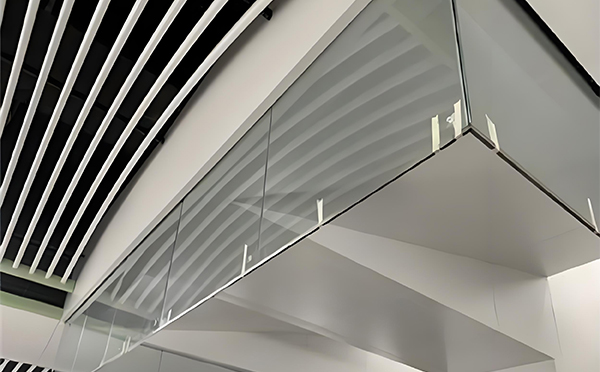 红山街道玻璃挡烟垂壁