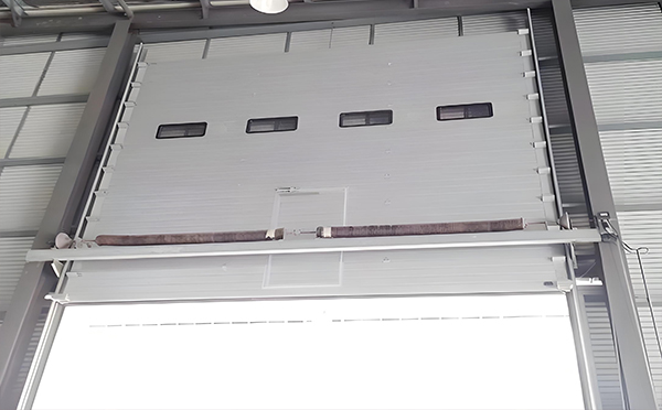 红山街道工业滑升门