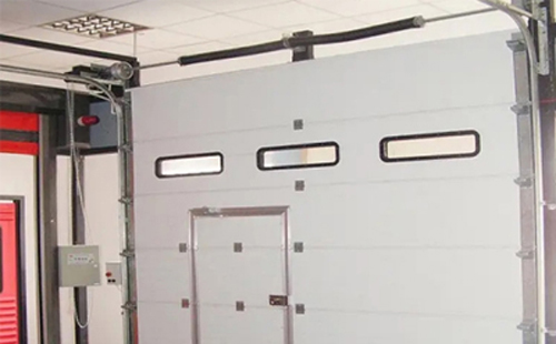 红山街道工业提升门的安装方法