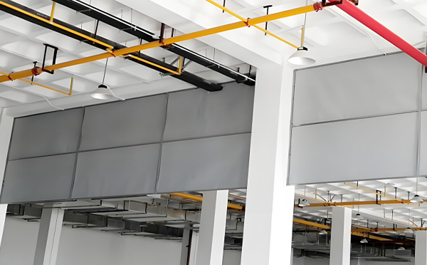 商场防烟分区常闭节点：红山街道挡烟垂壁高度与控制器接线图解