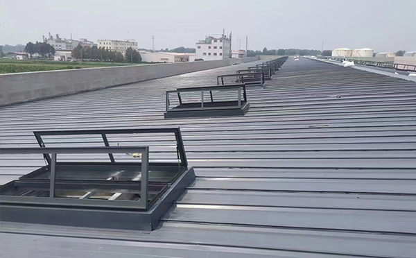 某中学室内体育馆红山街道排烟窗改造项目