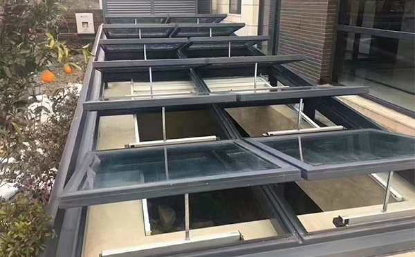 某轨道交通车辆维修车间红山街道排烟窗应用