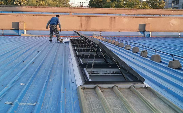 某区域性物流仓储中心红山街道排烟窗系统安装项目