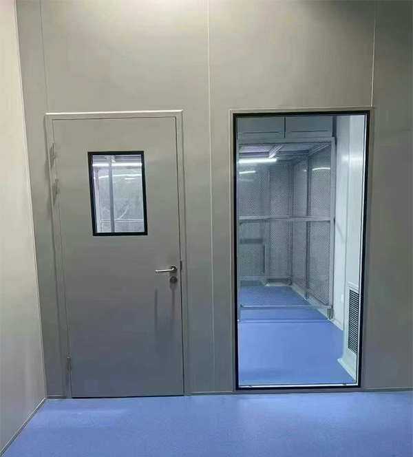 学校教学楼完成红山街道防火门标准化安装