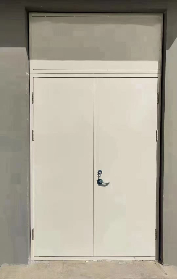 展览馆项目完成大跨度红山街道防火门安装